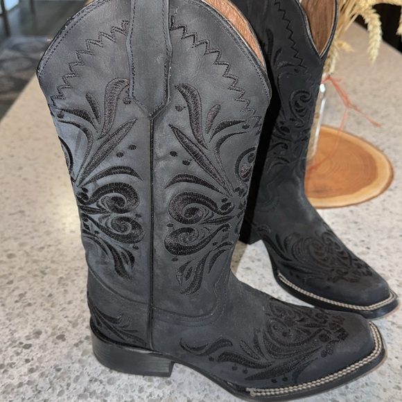 Corral Black Cowboy Boots - Picture 3 of 11